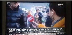 Acılı depremzedeye bir muhabir ayıbı daha! Ayıptır, ayıp!