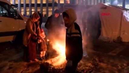 Yıkıcı depremde sönen sokak lambalarına yeniden enerji verilmeye başlandı