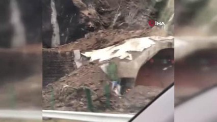 Artvin'de Kopmuş Tüneli girişinde heyelan