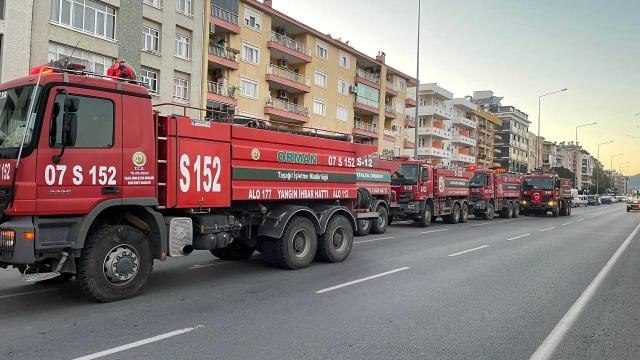 Antalya'dan deprem bölgesine gönderilen 20 arazöz içme suyu ihtiyacını karşılayacak
