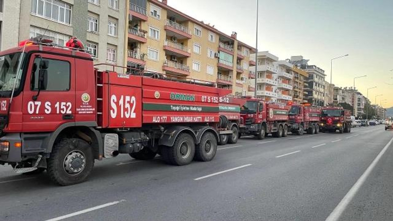 Antalya'dan deprem bölgesine gönderilen 20 arazöz içme suyu ihtiyacını karşılayacak