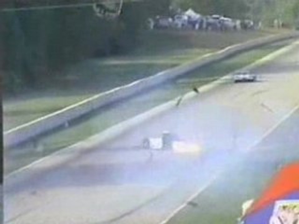 mclaren mercedes decollage du bitume en pleine course