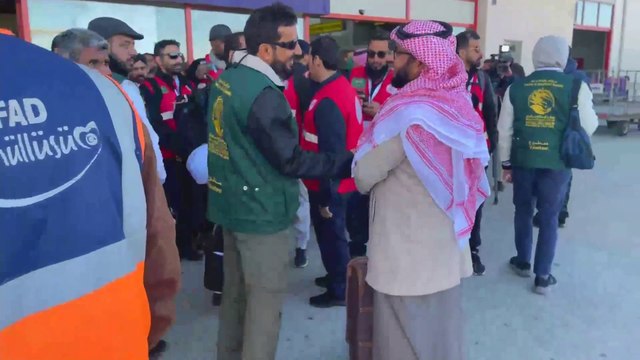 موفد العربية : فرق الإنقاذ والإسعاف السعودية تبدأ مهامها في أضنة