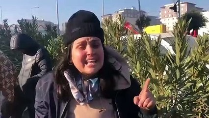 Hatay'da bir anne: Dört gündür 3 çocuğum enkaz altında yaşıyor, AFAD bırakıp gitti, kurtarın çocuklarımı