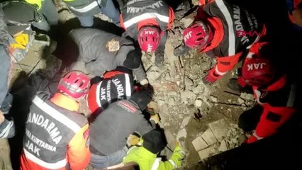 Küçük kız depremden 56 saat sonra sağ olarak kurtarıldı