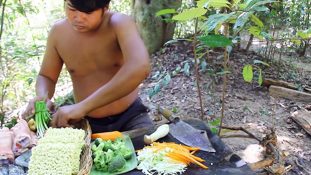 Cooking Pig Feet Noodle Recipe Eating So Yummy - Fried Noodle Shrimp with Pork Feet &C Vegetable