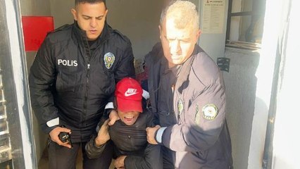 HIRSIZLIK ŞÜPHELİSİ, YAKALANACAĞINI ANLAYINCA KENDİSİNİ ASANSÖR DAİRESİNE KİLİTLEDİ