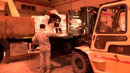 İSTANBUL-SANAYİ VE TEKNOLOJİ BAKANLIĞI 250 ADET DUVAR KIRICI İŞ MAKİNESİNİ DEPREM BÖLGESİNE GÖNDERDİ