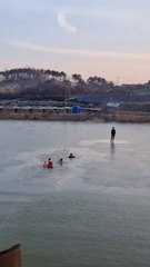 얼음 깨져 빠진 친구 구하려다...줄줄이 저수지 빠진 중학생들 [영상]
