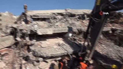 Depremin 4. gününde anne kız 79 saat sonra enkazdan canlı çıkartıldı