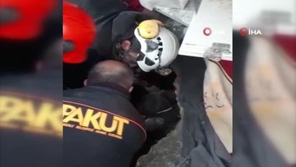 Enkazın altından çıkarılan kadının ilk sözleri, "Allah'ım şükürler olsun ya Rabbim" oldu