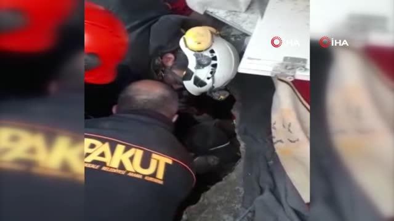 Enkazın altından çıkarılan kadının ilk sözleri, "Allah'ım şükürler olsun ya Rabbim" oldu