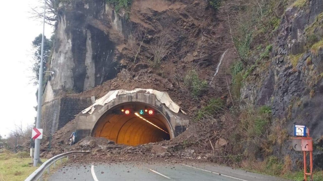 Yine Hopa, yine aynı tünel, yine heyelan