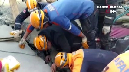 7 yaşındaki Mahmet hayata tutunmayı başardı! 81 saat sonra enkazdan çıkarıldı