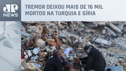 Pessoas soterradas em escombros na Turquia estão enviando mensagens de texto