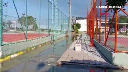 İskenderun sahilini basan deniz suyu çekildi