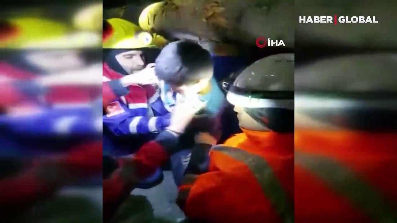 Adıyaman'da enkazdan kurtarılan minik Ahmet: 'Benim yarın okulum var' diyerek ağladı