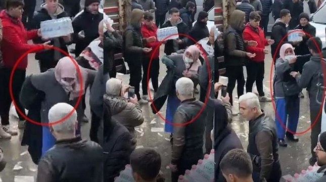 Duygulandıran görüntü: Üstündeki pardösüyü çıkartarak depremzedelere gönderdi