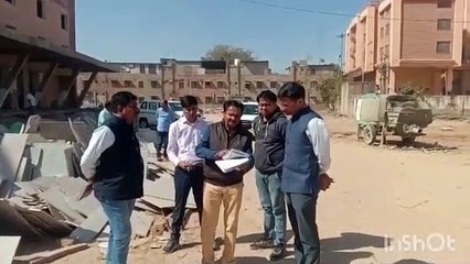 आधुनिक बस स्टैंड के निर्माणाधीन देखने पहुंचे कलक्टर गुप्ता