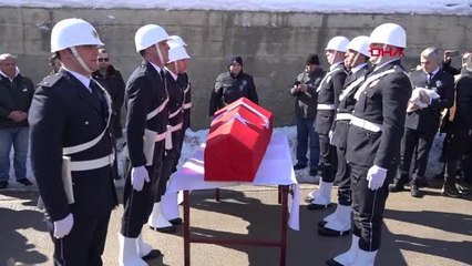 DEPREMDE ÖLEN POLİS MEMURU VE 2 YAŞINDAKİ KIZI TOPRAĞA VERİLDİ