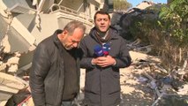 مواطن تركي يطلب المساعدة عبر كاميرا العربية لانتشال جثامين عائلته من تحت الأنقاض