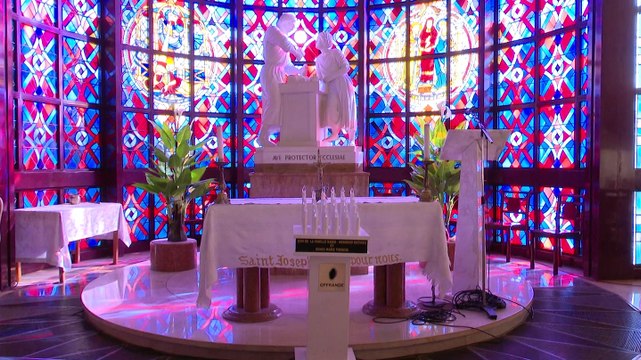 Angela Merkel, lauréate du Prix FHB - UNESCO 2022, visite la Basilique de Yamoussoukro