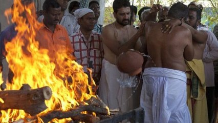 Antim Sanskar: हिन्दू धर्म में अंतिम संस्कार बेटा ही क्यों करता है, जानिए इसके पीछे का कारण Boldsky