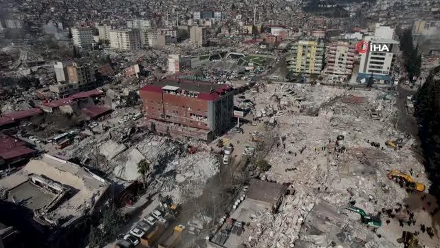 Depremin ardından büyük yıkım böyle görüntülendi