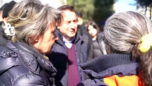 Babacan’ın dinlediği depremzede bir kadın: Birlikte olmamız lazım ama birlikte olamıyoruz, hala bir düzen yok, hala birbirimizi sevemiyoruz