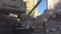 Adana'da depremde yıkılan binalara 