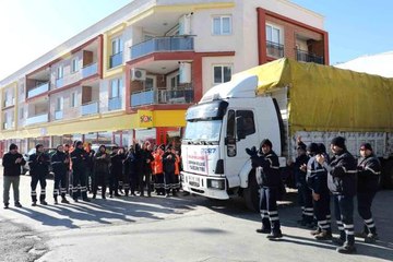 Efeler'den Deprem Bölgesine Yardımlar Devam Ediyor