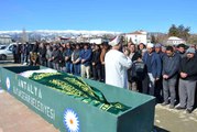 Depremde yaşamını yitiren Ümmühan öğretmen memleketi Antalya'da toprağa verildi