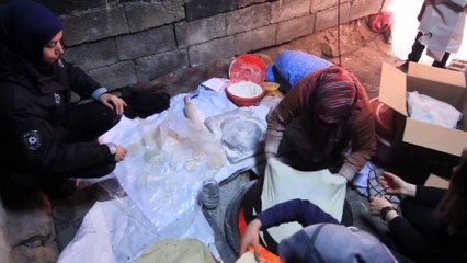 Van’da 58 mahallede kadınlar tandırları depremzedeler için yaktı