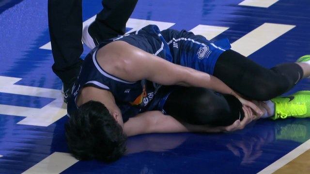 프로농구 KCC 대형 악재...간판스타 허웅 '발목 부상' / YTN