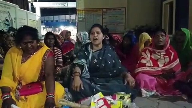 sidhi: Development journey on one side, picketing on the other side du