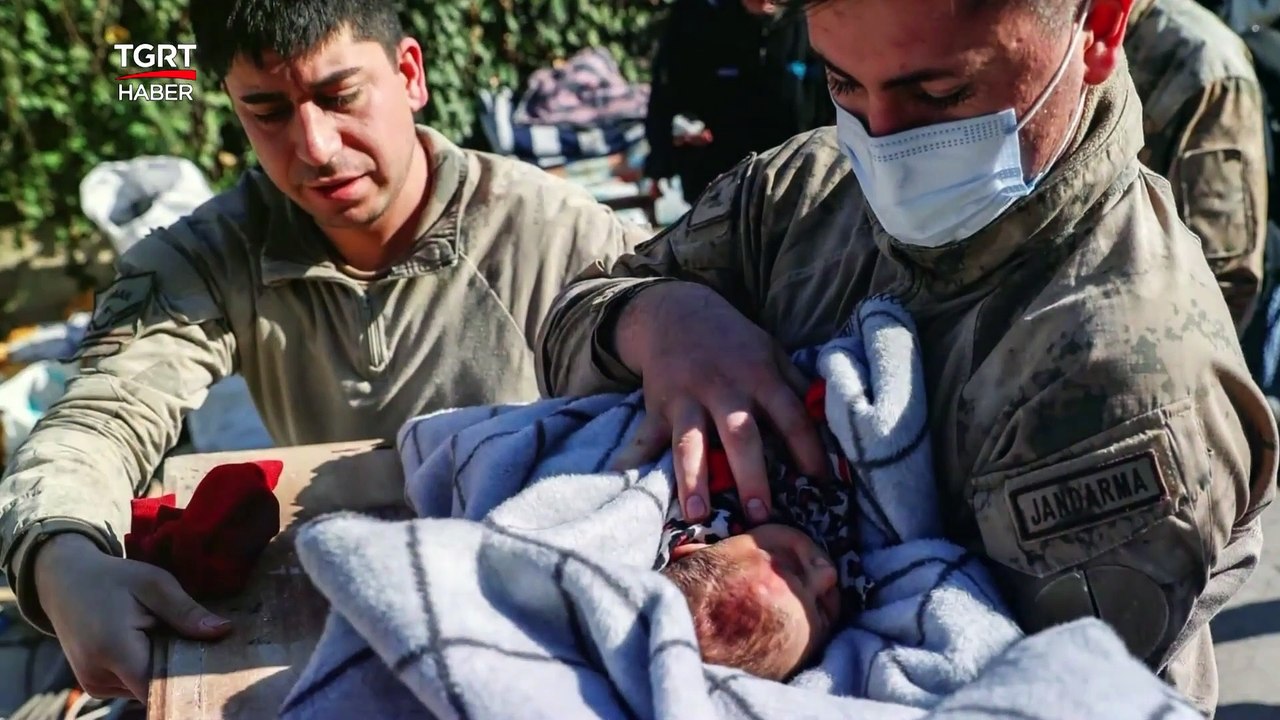20 Günlük Kerem Bebek Depremden 60 Saat Sonra Kurtarıldı! Avucunda Annesinin Saçları Vardı!