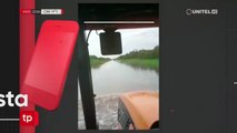 Cultivos de soya bajo el agua y caminos anegados en Okinawa a causa de las lluvias