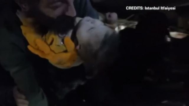 Sisma Turchia, miracoloso salvataggio di una neonata di 7 mesi