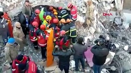 84 saat sonra gelen umut: Bölgeye desteğe giden Isparta Belediyesi ekipleri iki kardeşi kurtardı