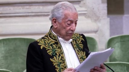 Vargas Llosa en su ceremonia de ingreso a la Academia Francesa