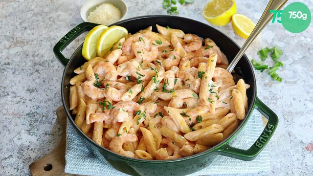 Pâtes à la crème, crevettes et zeste de citron