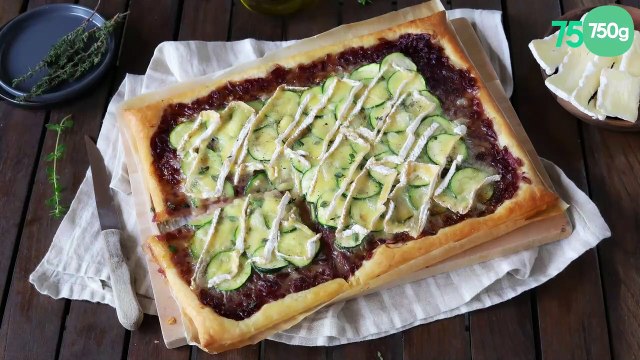 Tarte fine au confit d'oignon, courgettes et Camembert