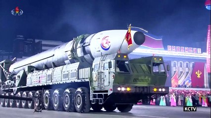 La Corée du Nord dévoile une quantité record de missiles pendant un défilé