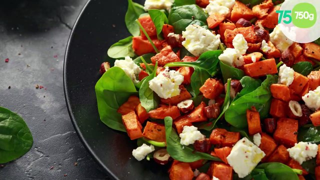 Salade de patates douces rôties, épinard, féta et noisettes