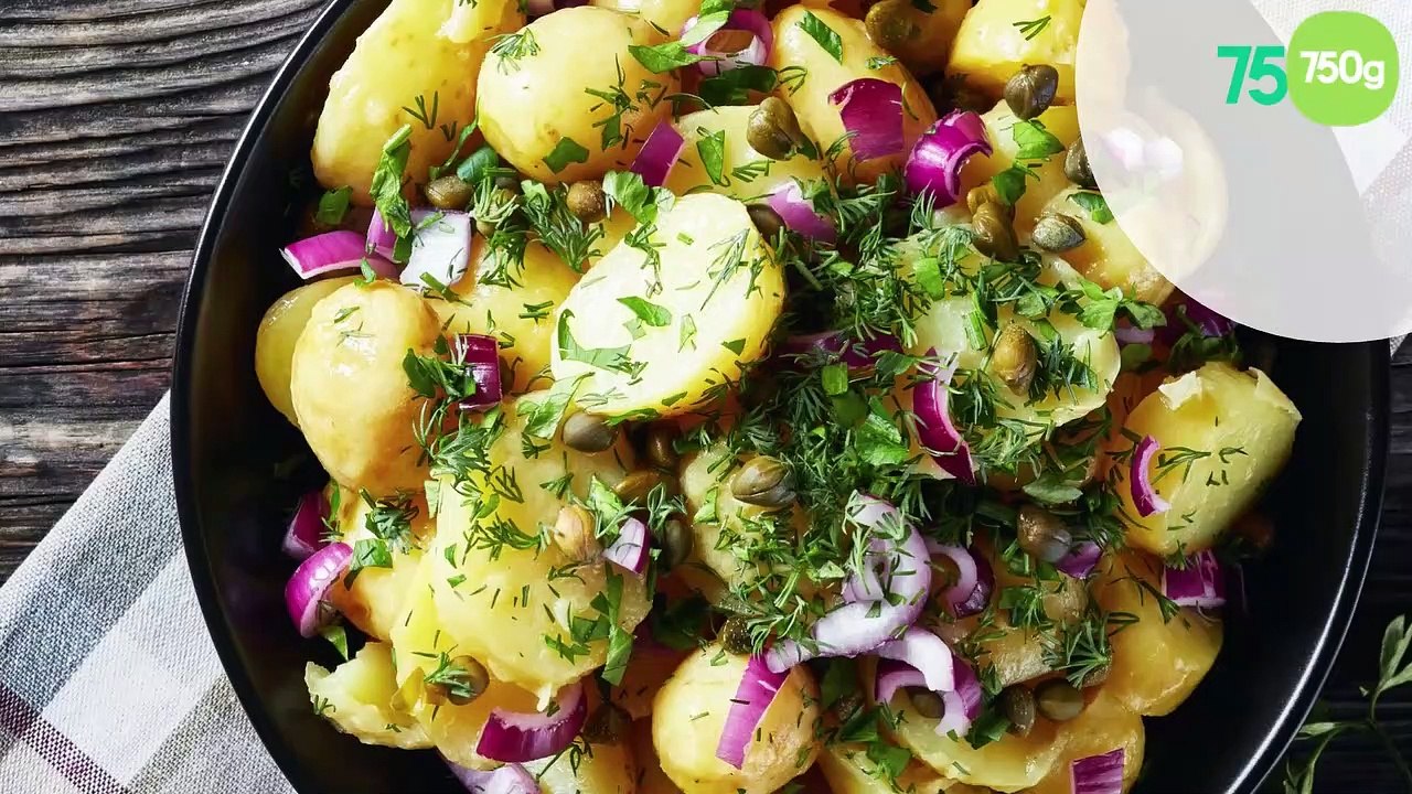 Salade de pommes de terre primeur aux oignons rouges, câpres et herbes fraîches