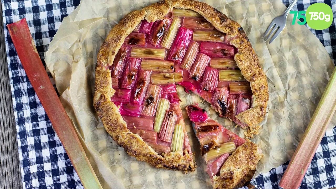 Tarte rustique à la rhubarbe