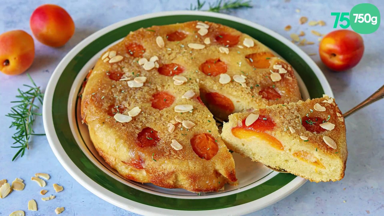 Gâteau renversé aux abricots et romarin