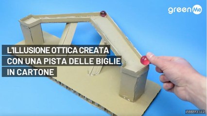 L'illusione ottica creata con una pista delle biglie in cartone