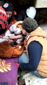 6 yaşındaki Melek enkazdan 68 saat sonra kurtarıldı