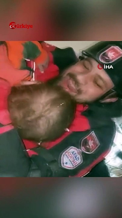 Adnan Bebek  72 Saat Sonra Kurtarıldı! Kurtarma Görevlisi Gözyaşlarına Boğuldu #deprem #shorts